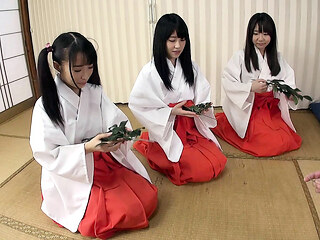 Arisu Hayase & Asami Tsuchiya & Haruna Aitsuki & Mizuki Inoue & Yui Saotome far Cuties by far available hammer away Pagoda - JapansTiniest